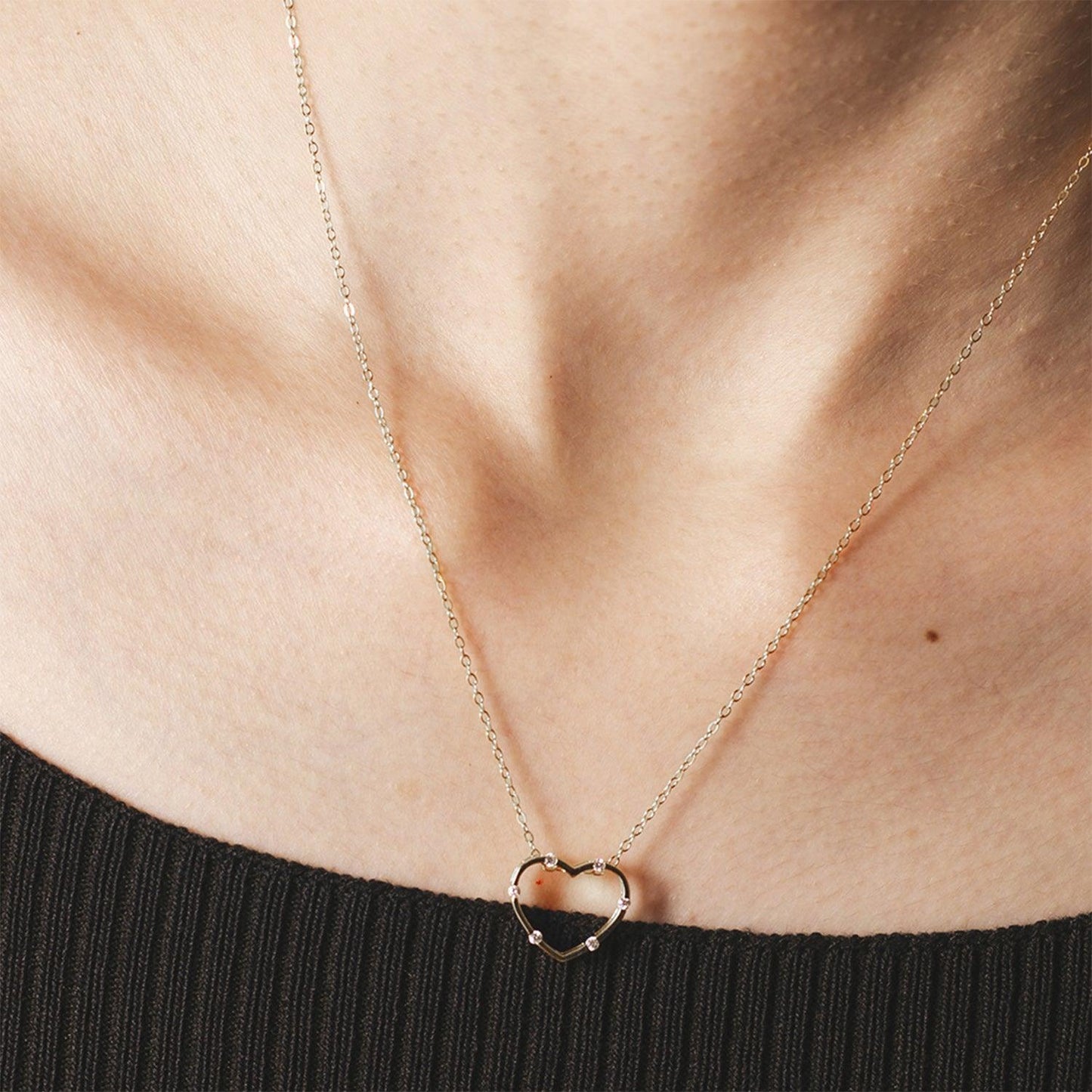 Heart Inlaid Zircon Spring Ring Closure Necklace